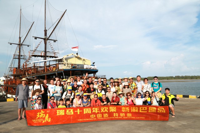 瑞馬壁掛爐加盟商巴厘島海邊合影 瑞馬壁掛爐加盟商巴厘島海邊合影