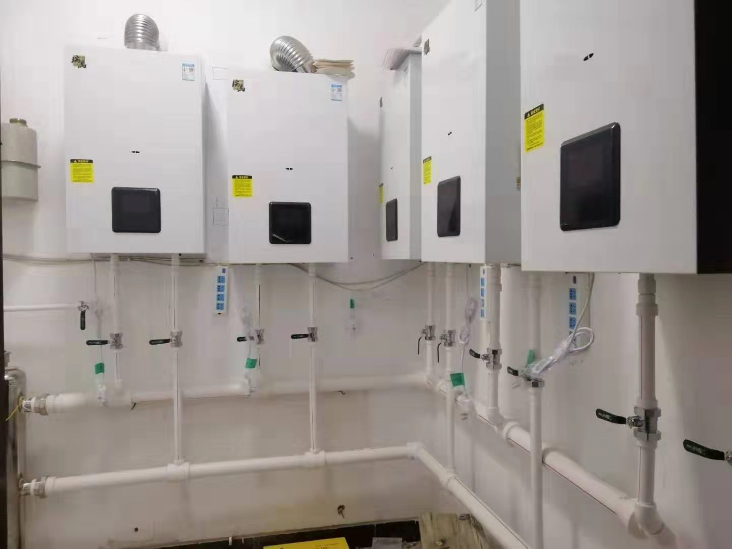 瑞馬壁掛爐多臺并聯(lián)應(yīng)用案例 瑞馬壁掛爐多臺并聯(lián)應(yīng)用案例